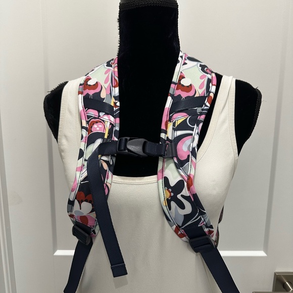 Vera Bradley Adventure Travel Backpack NWT - Picture 4 of 15